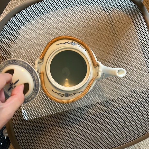 A teapot that is in incredible condition